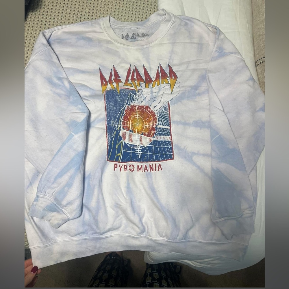 URBAN OUTFITTERS GRAPHIC SWEATSHIRT